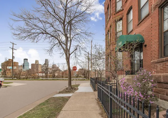 Listing Photo 3 - Condo for sale in building located at 1801 Elliot Ave, Minneapolis, MN 55404 - Unit #5