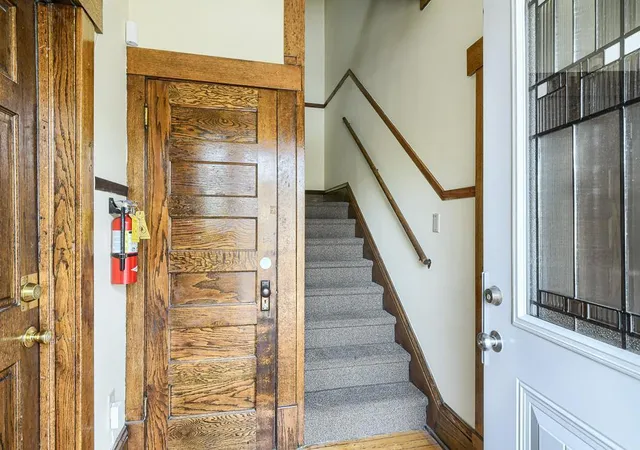 3rd image of 518 Laurel Ave, Saint Paul, MN 55102 | MLS# 6689608