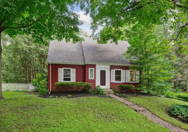 Photo 1 of Single Family Residence at 19135 Highland Ave, Wayzata, MN 55391 | MLS# 6699357 |  | Sold on 2025-10-08