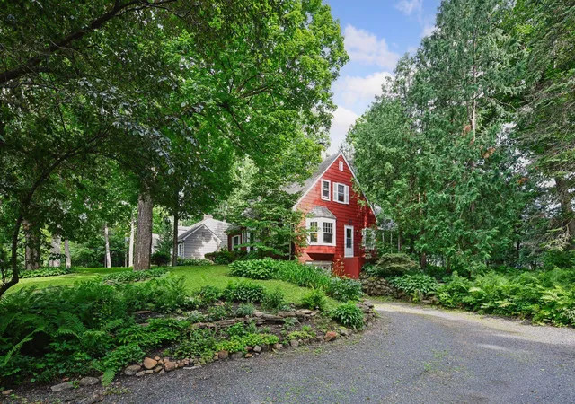 Photo 2 of Single Family Residence at 19135 Highland Ave, Wayzata, MN 55391 | MLS# 6699357 |  | Sold on 2025-10-08
