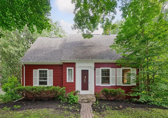 Photo 4 of Single Family Residence at 19135 Highland Ave, Wayzata, MN 55391 | MLS# 6699357 |  | Sold on 2025-10-08