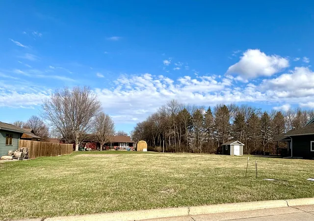 Homes for sale in Pipestone, MN | 913 9th Ave Sw, Pipestone, MN 56164 | MLS# 6702351