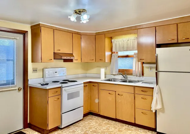 Photo 3 of Single family home for sale at 685 Main St W, Isle, MN 56342 | MLS# 6705841 | Listing updated on 2026-06-16