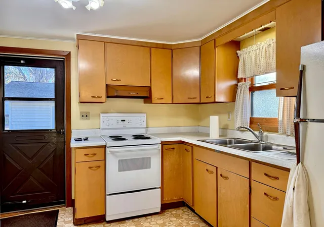 Photo 3 of Single family home for sale at 685 Main St W, Isle, MN 56342 | MLS# 6705841 | Listing updated on 2026-06-16