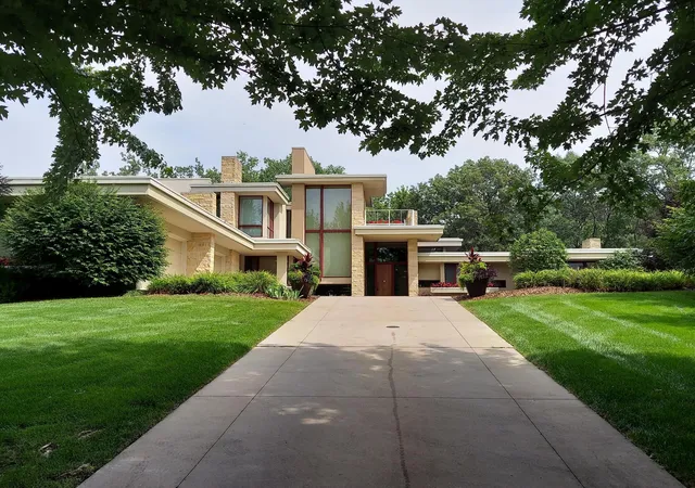 1st image of 685 Hidden Creek Trl, Saint Paul, MN 55118 | MLS# 6707877