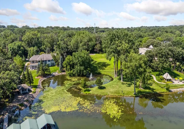 2nd image of 6851 Beach Rd, Eden Prairie, MN 55344 | MLS# 6715224