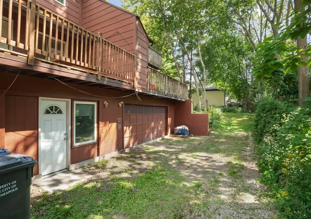 Listing Photo 2 - Condo for sale in building located at 1040 13th Ave SE, Minneapolis, MN 55414 - Unit #