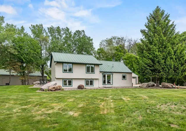 Photo 3 of Single family home for sale at 2511 Carver Ave E, Saint Paul, MN 55119 | MLS# 6724602 | Listing updated on 2026-08-25