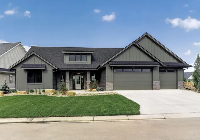 Photo 2 of Single family home for sale at 1747 Mayowood Ct Sw, Rochester, MN 55902 | MLS# 6725319 | Listing updated on 2026-09-22