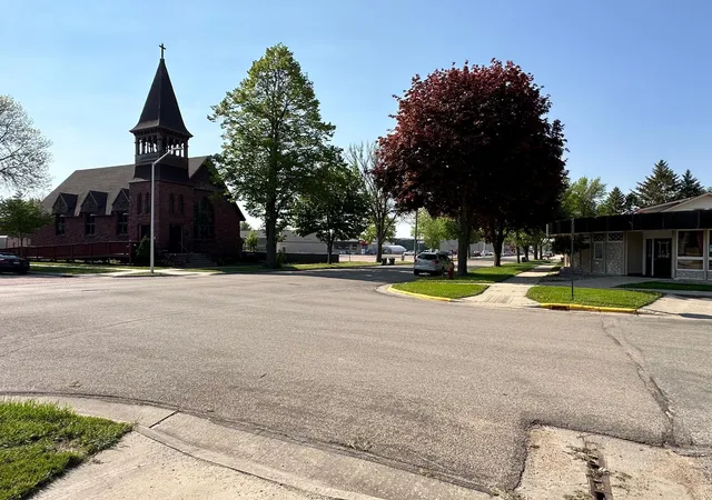 2nd image of 109 E Luverne St, Luverne, MN 56156
