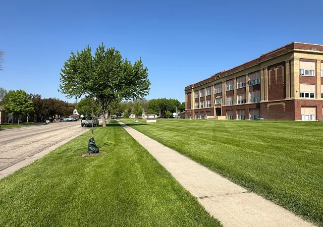 Homes for sale in Luverne, MN | 109 E Luverne St #220, Luverne, MN 56156 | MLS# 6727286