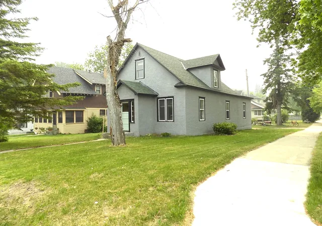 Homes for sale in Baudette, MN | 101 1st St Se, Baudette, MN 56623 | MLS# 6731367