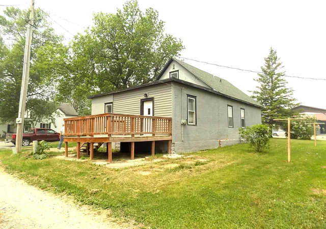 Homes for sale in Baudette, MN | 101 1st St Se, Baudette, MN 56623 | MLS# 6731367