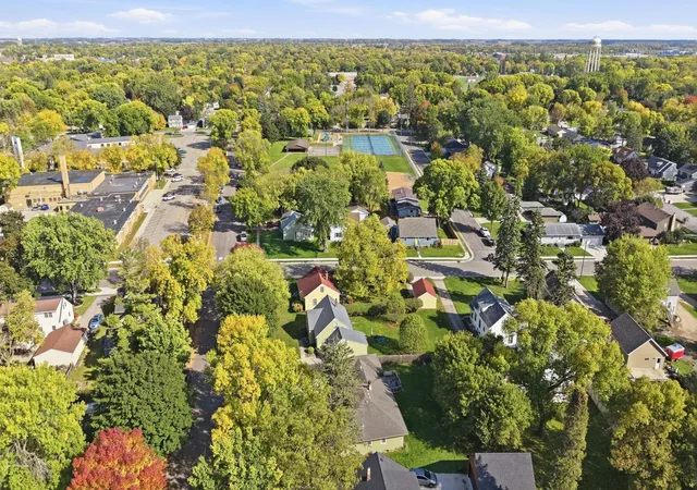 Photo 2 of Single family home for sale at 1319 Kandiyohi Ave Sw, Willmar, MN 56201 | MLS# 6736214 | Listing updated on 2026-10-23