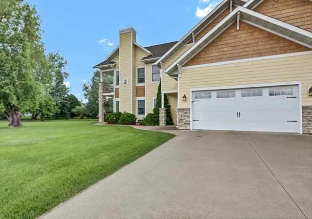 Homes for sale in Lake City, MN | 755 Hickory Way #2, Lake City, MN 55041 | MLS# 6736785