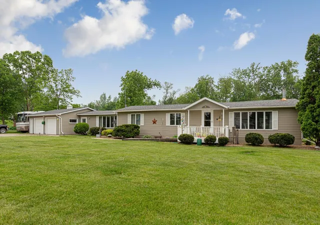 Homes for sale in Faribault, MN | 18221 Roberds Lake Blvd, Faribault, MN 55021 | MLS# 6737213