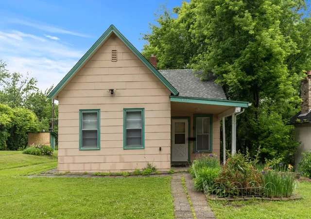 Photo 1 of Single family home for sale at 377 Winona St E, Saint Paul, MN 55107 | MLS# 6738279 | Listing updated on 2026-10-08