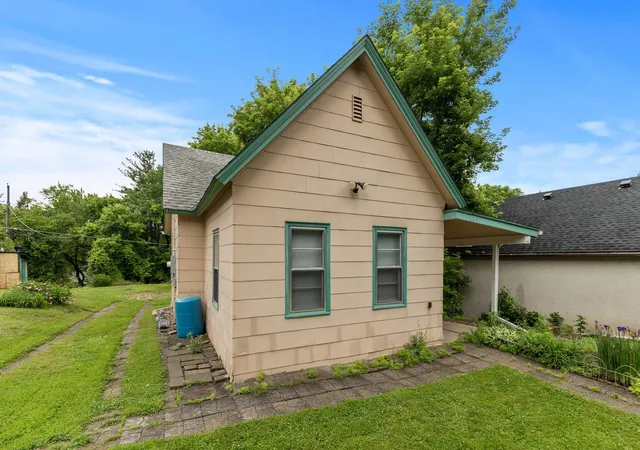Photo 2 of Single family home for sale at 377 Winona St E, Saint Paul, MN 55107 | MLS# 6738279 | Listing updated on 2026-10-08