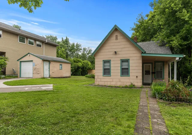 Photo 3 of Single family home for sale at 377 Winona St E, Saint Paul, MN 55107 | MLS# 6738279 | Listing updated on 2026-10-08