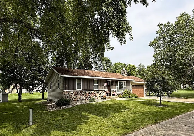 Homes for sale in Montevideo, MN | 112 Orchard Cir, Montevideo, MN 56265 | MLS# 6741154