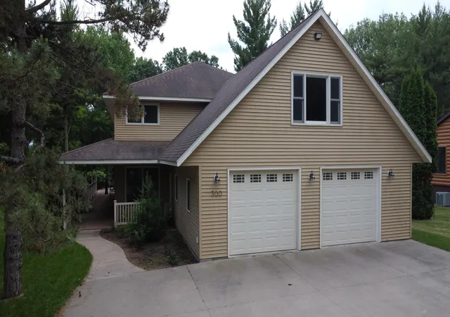 Homes for sale in Zumbrota, MN | 300 Sugarloaf Pkwy, Zumbrota, MN 55992 | MLS# 6743041