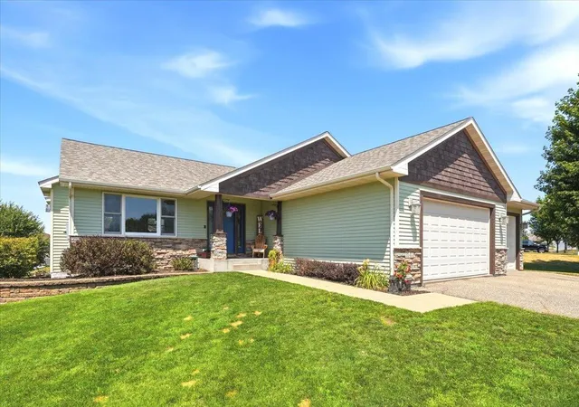 2nd image of 1647 Valley Quail Dr, River Falls, WI 54022 | MLS# 6743855