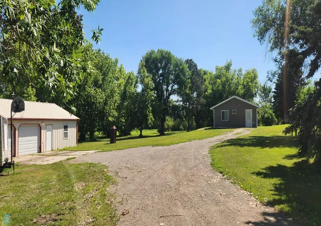 3rd image of 792 2Nd St Nw, Hillsboro, ND 58045 | MLS# 6745677