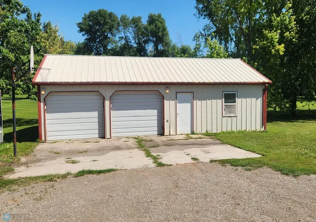 4th image of 792 2Nd St Nw, Hillsboro, ND 58045 | MLS# 6745677