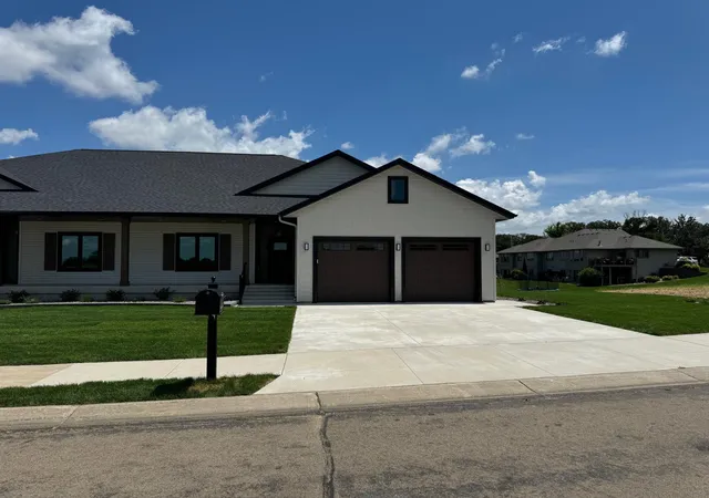 2nd image of 2330 9th St W, Albert Lea, MN 56007 | MLS# 6751779