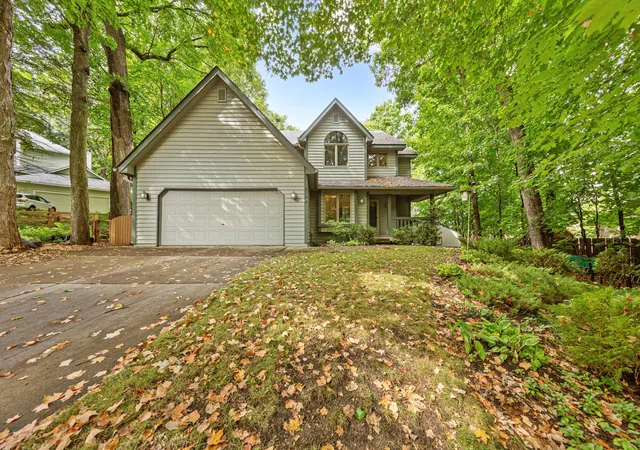 Photo 1 of Single family home for sale at 2104 Taylor Ct, Northfield, MN 55057 | MLS# 6752049 | Listing updated on 2026-10-13