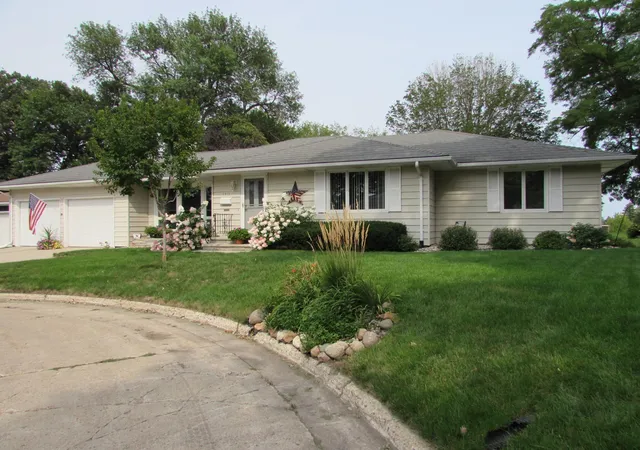 Homes for sale in Fairmont, MN | 1317 Beach Pl, Fairmont, MN 56031 | MLS# 6752561