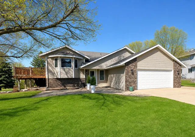 Photo 2 of Single family home for sale at 2210 9th Avenue Se, Willmar, MN 56201 | MLS# 6754675 | Listing updated on 2026-09-03