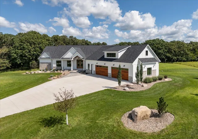 Photo 2 of Mansion for sale at 4868 Royal Oaks Cir Sw, Rochester, MN 55902 | MLS# 6755457 | Listing updated on 2026-10-09
