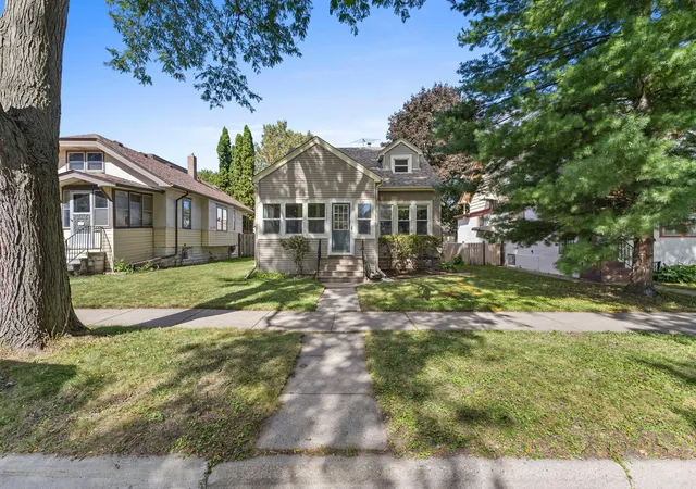 Photo 2 of Single family home for sale at 1411 Palace Ave, Saint Paul, MN 55105 | MLS# 6759591 | Listing updated on 2026-10-23