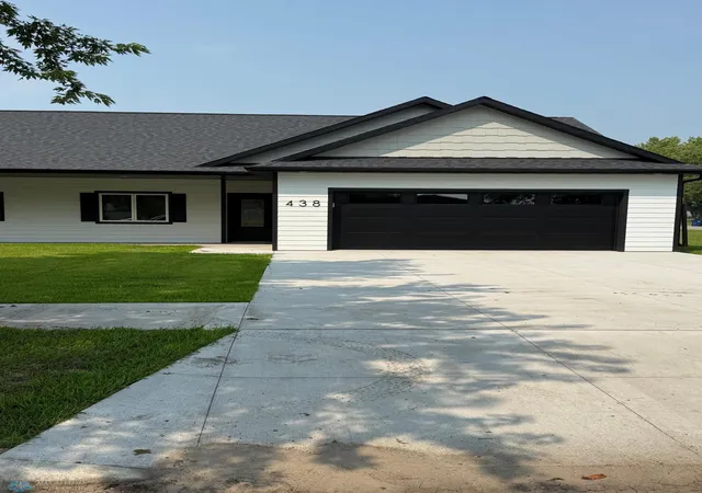 Homes for sale in Wyndmere, ND | 438 4th St, Wyndmere, ND 58081 | MLS# 6765658