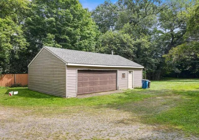 Photo 4 of Single Family Residence at 3214 Groveland School Rd, Wayzata, MN 55391 | MLS# 6765789 |  | Sold on 2025-10-10