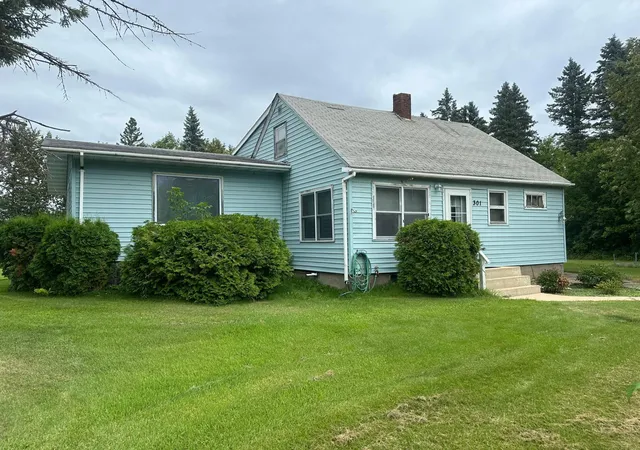 Homes for sale in Warroad, MN | 301 Pleasant Ave Nw, Warroad, MN 56763 | MLS# 6768771