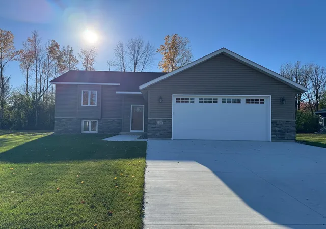 Single family home for sale at 1310 SE Greenleaf Rd, Owatonna, MN 55060 | MLS# 6769268