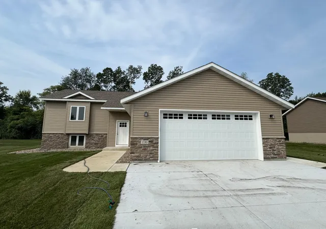 1st image of 1330 Greenleaf Rd, Owatonna, MN 55060 | MLS# 6769271