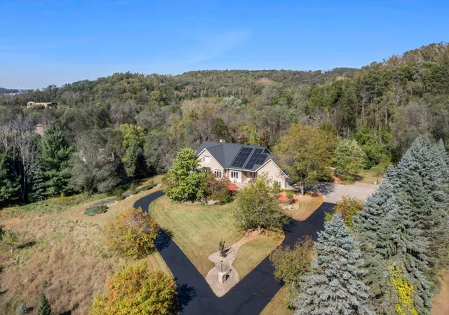 Photo 3 of Mansion for sale at 2345 S Oak Dr, Red Wing, MN 55066 | MLS# 6769562 | Listing updated on 2026-05-27