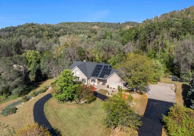 Photo 3 of Single family home for sale at 2345 S Oak Dr, Red Wing, MN 55066 | MLS# 6769562 | Listing updated on 2026-05-27