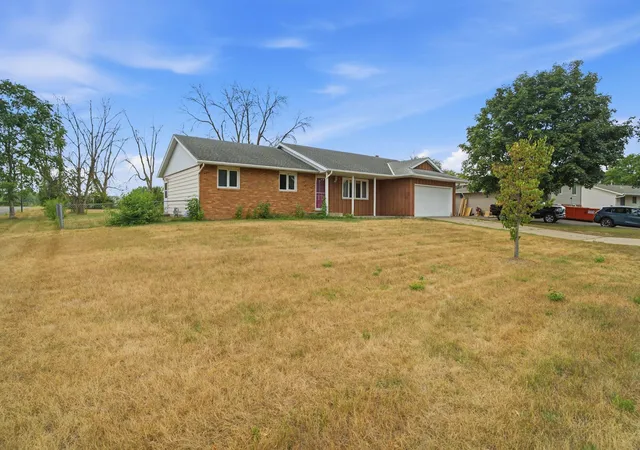 Photo 3 of Single family home for sale at 8386 Harkness Rd S, Cottage Grove, MN 55016 | MLS# 6770213 | Listing updated on 2026-09-23