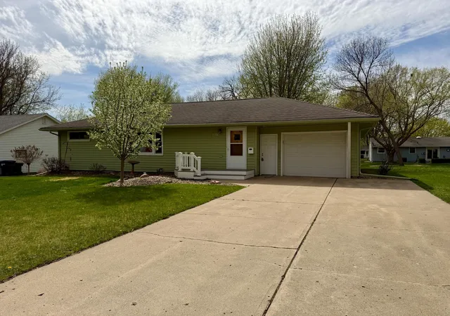 Homes for sale in Luverne, MN | 1115 Elmhurst Ave, Luverne, MN 56156 | MLS# 6772720