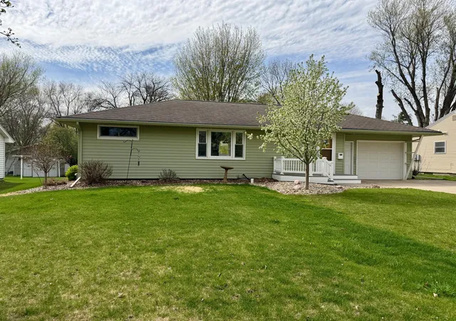 Homes for sale in Luverne, MN | 1115 Elmhurst Ave, Luverne, MN 56156 | MLS# 6772720