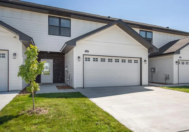 1st image of 819 Viburnum St, Belle Plaine, MN 56011 | MLS# 6773439