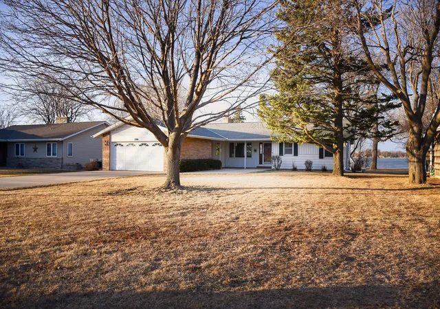 Photo 1 of Single family home for sale at 1206 S Shore Dr, Worthington, MN 56187 | MLS# 6774358 | Listing updated on 2026-08-31