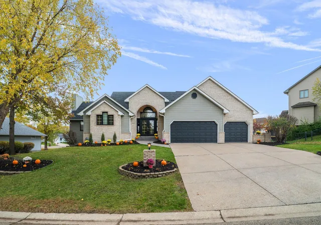 Photo 1 of Single family home for sale at 1162 Lakewood Dr S, Saint Paul, MN 55119 | MLS# 6776720 | Listing updated on 2026-10-23