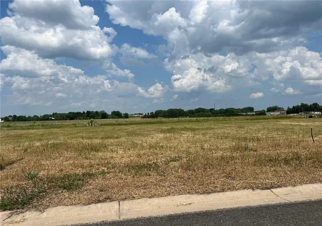 1st image of 709 W 8th St, Litchfield, MN 55355 | MLS# 6776998