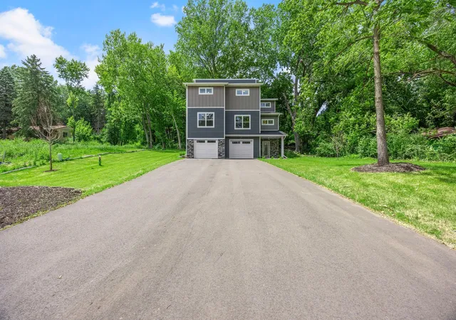 Photo 4 of Single family home for sale at 2817 Victoria St N, Saint Paul, MN 55113 | MLS# 6779360 | Listing updated on 2026-10-01