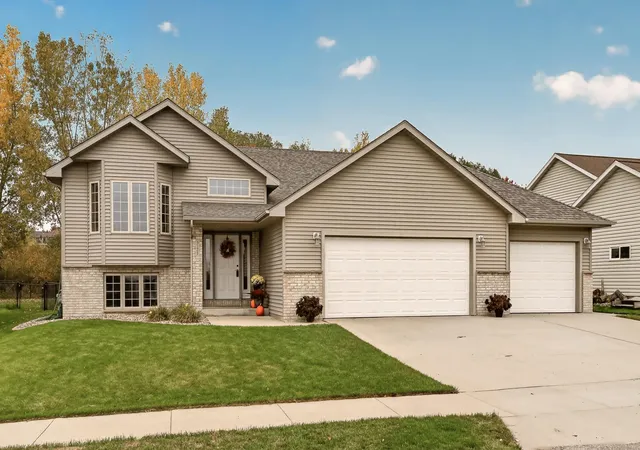 Photo 1 of Single family home for sale at 5121 Florence Dr Nw, Rochester, MN 55901 | MLS# 6781294 | Listing updated on 2026-10-22